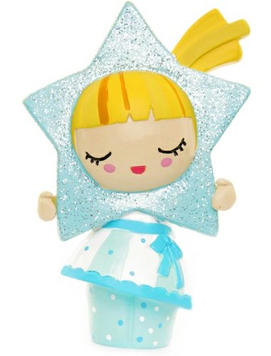 Star figure by Candy Bird, produced by Momiji. Front view.