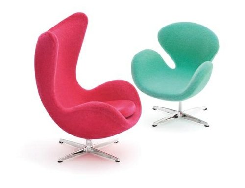EGG Chair + the swan figure by Arne Jacobsen, produced by Reac Japan. Front view.