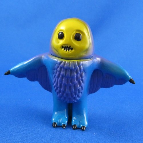 Skelecho Chou-cho figure by Chris Bryan (Grumble Toy), produced by Grumble Toy. Front view.