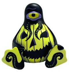 Eerie Octogwin - GID figure by Voltaire, produced by October Toys. Front view.