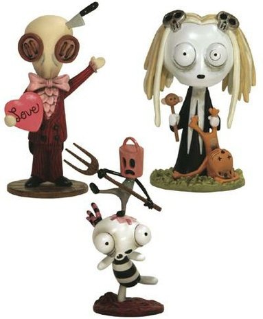 Lenore - Set 1 figure by Roman Dirge, produced by Dark Horse. Front view.