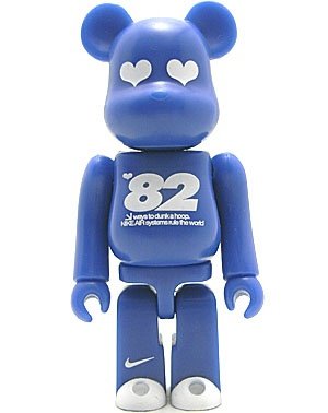 Be@r Force One Be@rbrick 100% - Oldskool figure by Nike, produced by Medicom Toy. Front view.