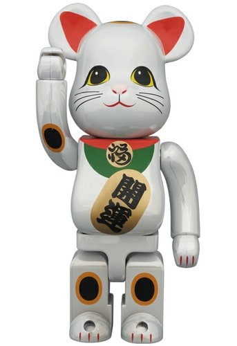 Maneki Neko Be@rbrick 400% - Beckoning Cat White figure, produced by Medicom Toy. Front view.
