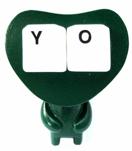 Yo Keyeyes figure by Tesselate, produced by Tesse Toys. Front view.