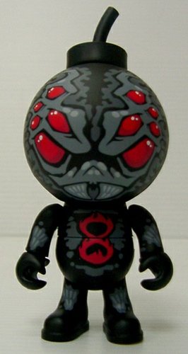 Black Widow figure by Ken Adams (K3N), produced by Jamungo. Front view.