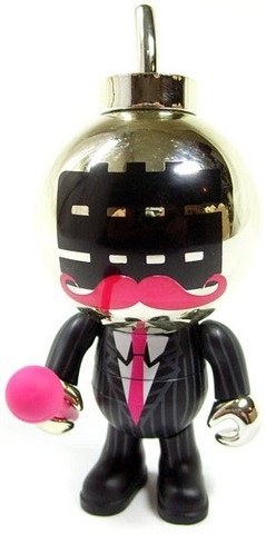 The Mighty Dinero figure by Jeremy Madl (Mad), produced by Jamungo. Front view.