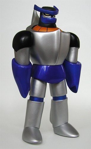 Mechabot  figure by Steve Forde, produced by Go Hero. Front view.
