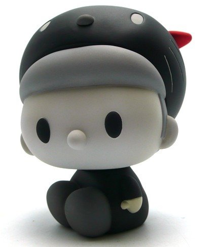 convex x hello kitty secret base figure by Convex, produced by Secret Base. Front view.