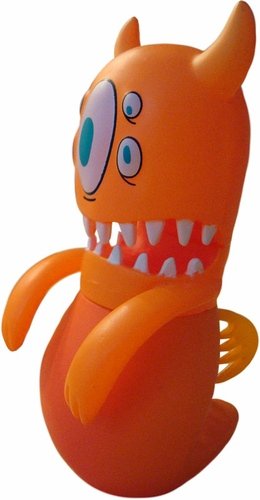 Eedleeedleeedle figure by Jesse Ledoux, produced by Kidrobot. Front view.