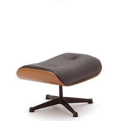 Ottoman figure by Charles And Ray Eames, produced by Reac Japan. Front view.
