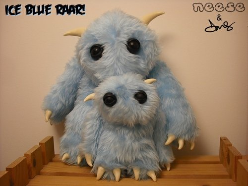 Baby Blue Raar! figure by Neese & Dms. Front view.