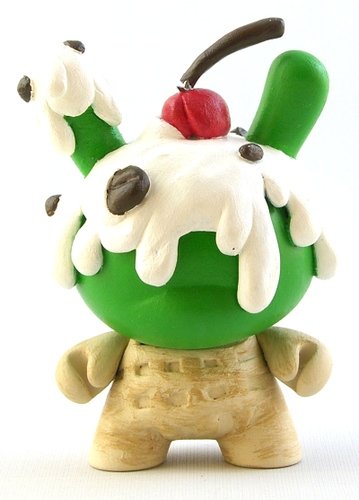 Icecream Dunny 1 figure by Jennipho, produced by Kidrobot. Front view.