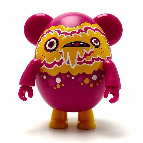 Hemple figure by Jon Burgerman, produced by Toy2R. Front view.