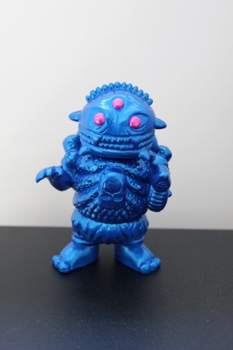 Cheestroyer - Metallic - Blue figure by Bad Teeth Comics X Double Haunt. Front view.
