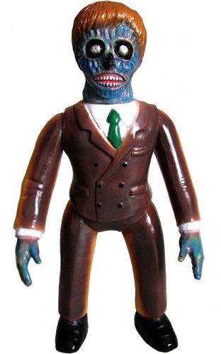 Invader-Z figure by Skull Head Butt, produced by Skull Head Butt. Front view.