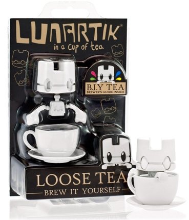 Loose Tea (Brew It Yourself) figure by Matt Jones (Lunartik), produced by Lunartik Ltd. Front view.