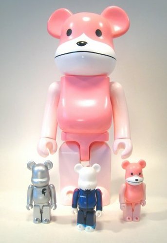 Tri-Be@rbrick Set 400% & 100% figure by Motclub903 X Phase02, produced by Medicom Toy. Front view.