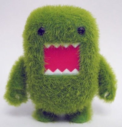 Moss Domo figure by Dark Horse Comics, produced by Toy2R. Front view.