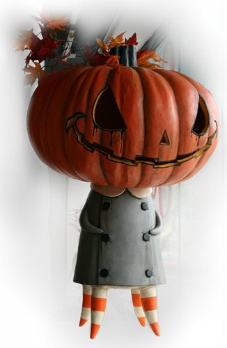 Elizabeth Series, “Pumpkin Head” figure by Brandt Peters X Kathie Olivas. Front view.