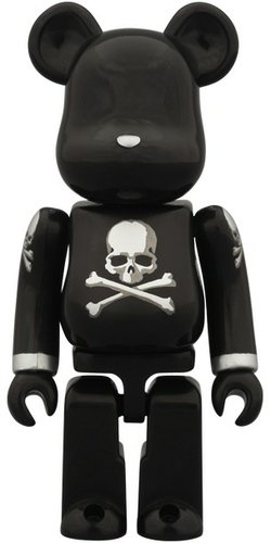mastermind JAPAN Be@rbrick 100% - Black & Silver figure by Mastermind Japan, produced by Medicom Toy. Front view.