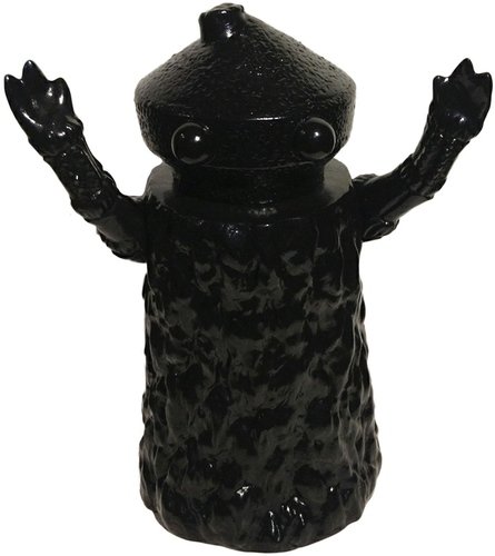Blackened Kusogon figure by Beak, produced by Target Earth. Front view.