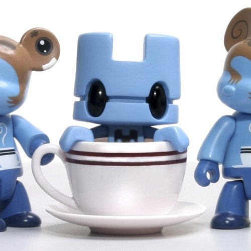 Q Tea figure by Matt Jones (Lunartik), produced by Lunartik Ltd. Front view.