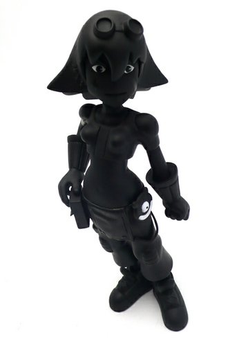 Molly - Black Bean figure by Savin Yeatman-Eiffel, produced by Muttpop. Front view.