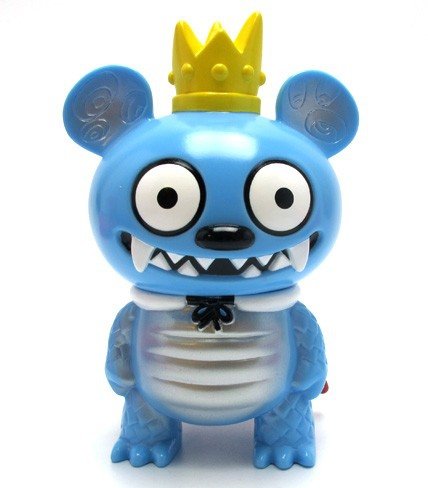 Monster Bossy Bear - Kaiju Blue figure by David Horvath, produced by Toy2R. Front view.