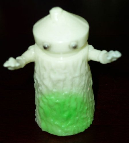 Kusogon - GID w/Green Belly Spray figure by Beak, produced by Monster Worship. Front view.
