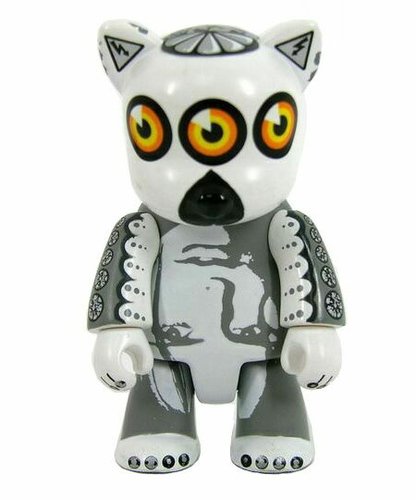 LemuRu-486 figure by Rob Mcbroom, produced by Toy2R. Front view.