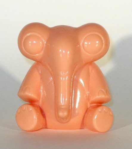 Waniphant - Cotton Candy Machine (Pink) figure by Shane Haddy, produced by Hints And Spices. Front view.