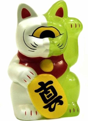 Mini Fortune Cat - White/Green Split figure by Mori Katsura, produced by Realxhead. Front view.