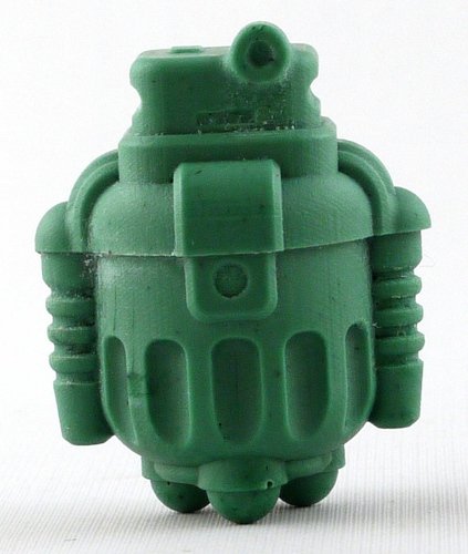 Dark Green Rundle figure by Cris Rose. Front view.