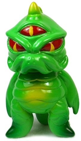 Mini TriPus figure by Mark Nagata, produced by Max Toy Co.. Front view.