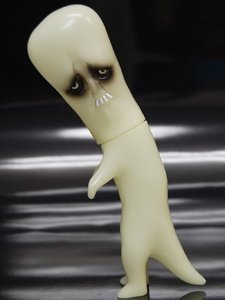 Belone Ghost figure by Sunguts Honpo, produced by Sunguts Honpo. Front view.