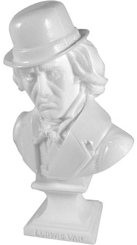 Ludwig Von Milk Plus Edition figure by Frank Kozik. Front view.