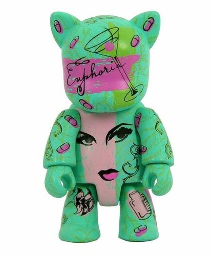 Euphoria Or Bust figure by Niagara, produced by Toy2R. Front view.