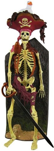 Pirates of the Caribbean Bird-Head Skeleton - Ride Color edition figure by Disney, produced by Span Of Sunset. Front view.