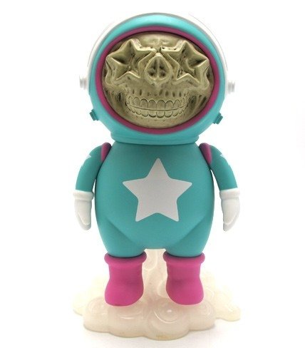 Dum English - Blue figure by Ron English X Chris Brown, produced by Made By Monsters. Front view.