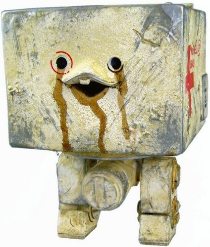 Medic Square figure by Ashley Wood, produced by Threea. Front view.