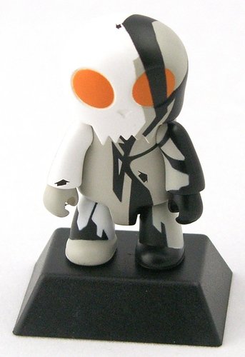 Remdawg Junior figure by Rough, produced by Toy2R. Front view.