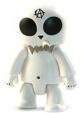 Anarqee White Toyer Qee figure by Frank Kozik, produced by Toy2R. Front view.