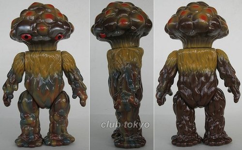 Matango Brown(Set) figure by Yuji Nishimura, produced by M1Go. Front view.