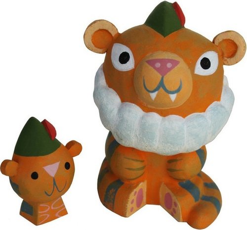 Grandpa Tiger with Baby figure by Amanda Visell, produced by Switcheroo. Front view.