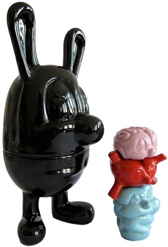 Hieronymos Bunny of the apocalypse figure by Jeremyville, produced by Toykyo. Front view.