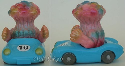 Mantango Racer - Pink figure, produced by Toygraph. Front view.