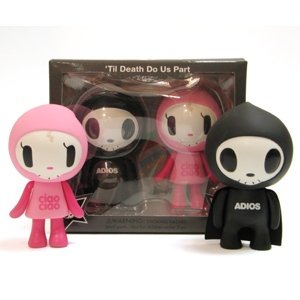 Till Death Do Us Part - Adios and Ciao Ciao set figure by Simone Legno (Tokidoki), produced by Strangeco. Front view.