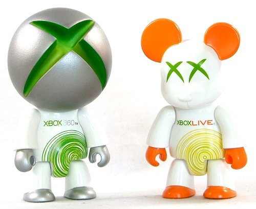 X-Box Qee figure by Microsoft, produced by Toy2R. Front view.