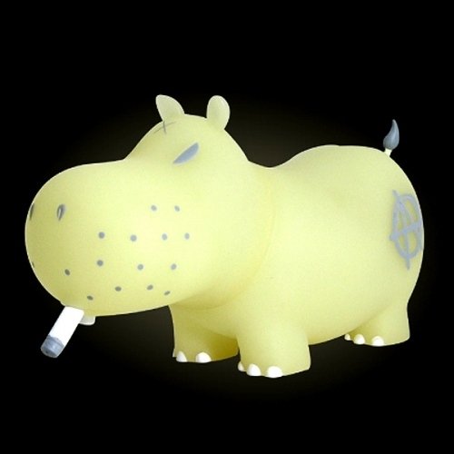 6 Potamus - GID, Grey Detailing figure by Frank Kozik, produced by Toy2R. Front view.