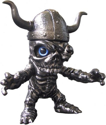 Skull Zombi - SDCC 07  figure by Vinyl Junkies X Toy Tokyo, produced by Vinyl Junkies. Front view.